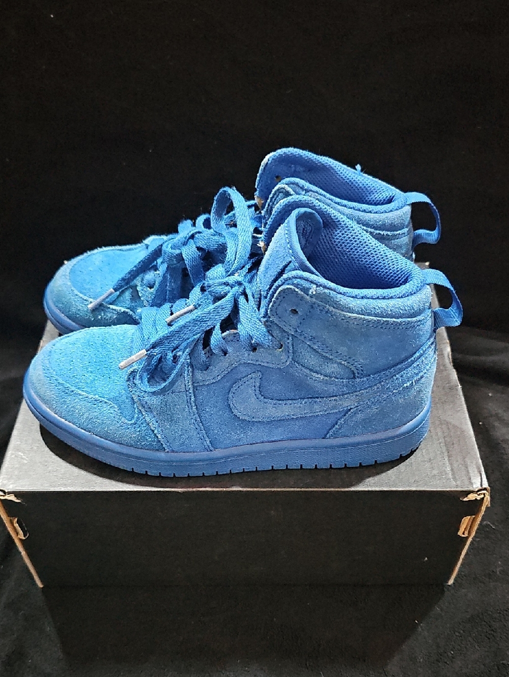 *Lightly Used* Jordan Retro 1 Blue Suede Highs